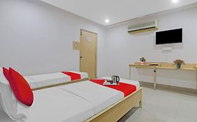 Hotel O Padmini Near Lakdikapool Metro Station